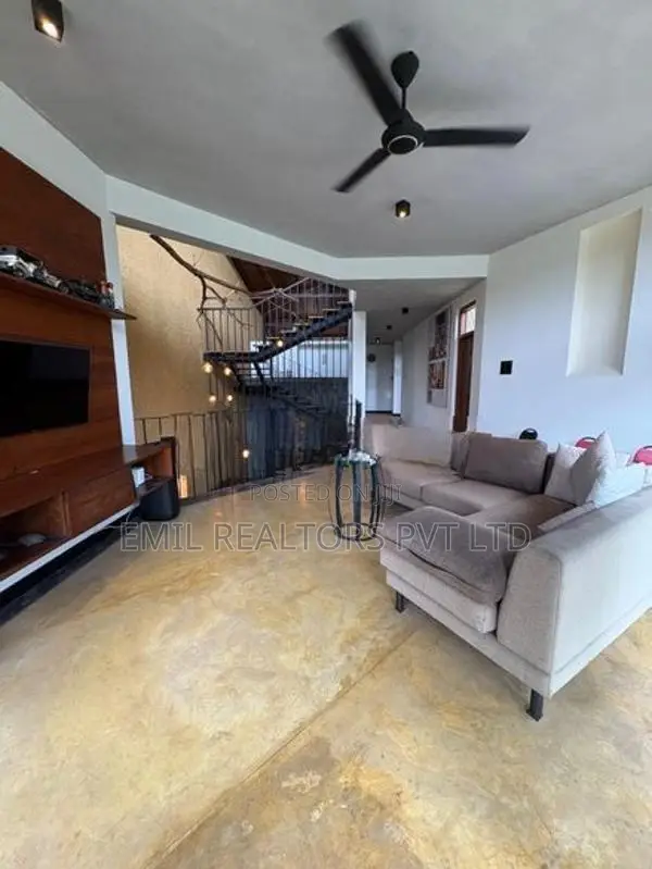 4 Bedroom Luxury House for Rent – Pannipitiya / Maharagama (EM103RK)