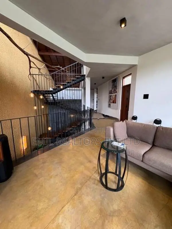 4 Bedroom Luxury House for Rent – Pannipitiya / Maharagama (EM103RK)
