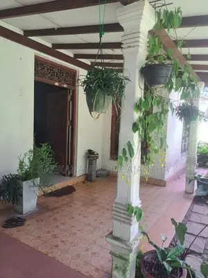 පානදුර, හිරණ නේවාසික පරිසරයක පිහිටි ඉඩම සහ දෙමහල් නිවස වහාම විකිණීමට