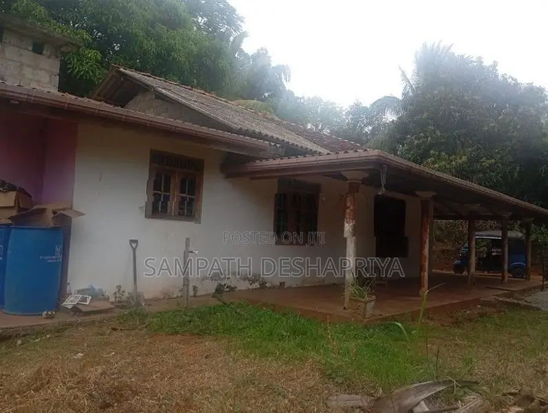ඉඩමක් සමඟ නිවසක් විකිණීමට – ඇඹිලිපිටිය