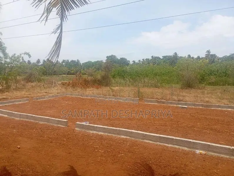 ඉඩමක් සමඟ නිවසක් විකිණීමට – ඇඹිලිපිටිය