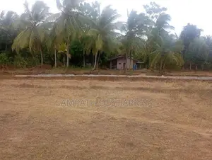 ඉඩමක් සමඟ නිවසක් විකිණීමට – ඇඹිලිපිටිය