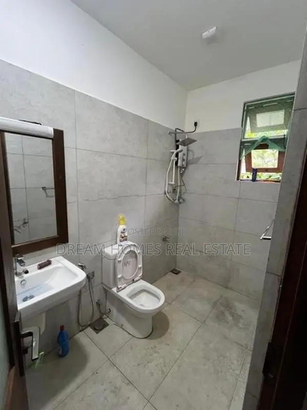 Newly Built Luxury House for Rent – Homagama Town Hayleys solar system