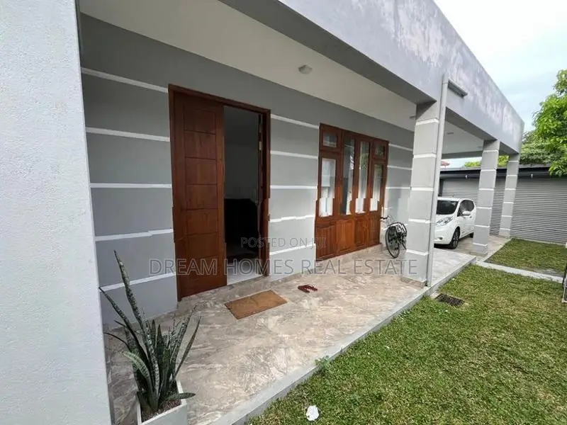 Newly Built Luxury House for Rent – Homagama Town Hayleys solar system