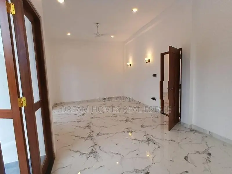 4 Bedroom Luxury House for Sale – Piliyandala