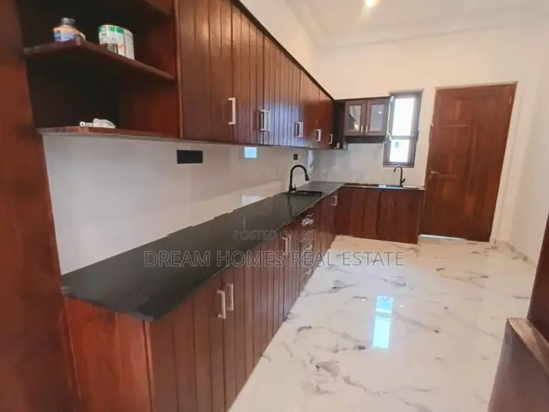 4 Bedroom Luxury House for Sale – Piliyandala