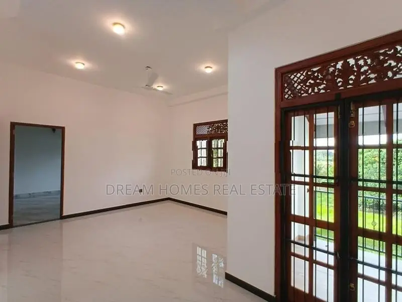Three Storey Modern House for Sale – Makandana
