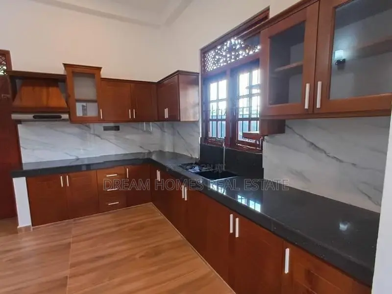 Three Storey Modern House for Sale – Makandana