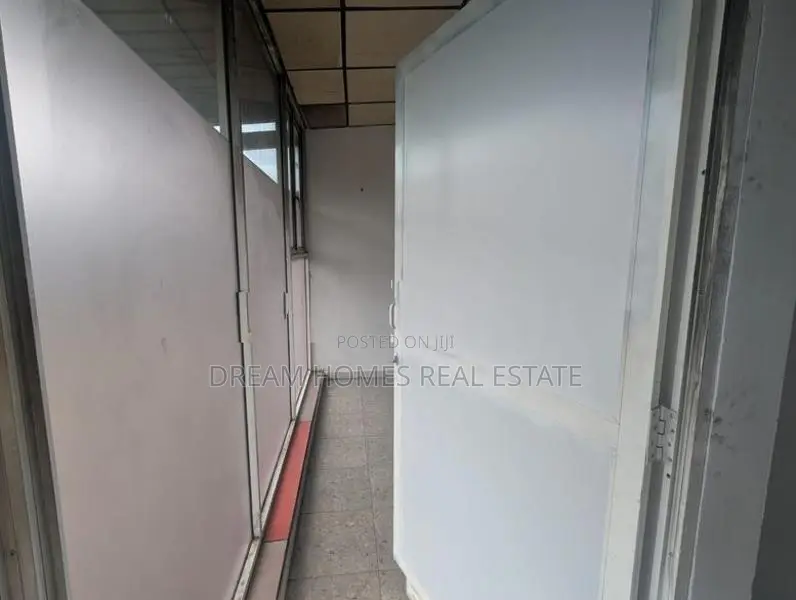 Commercial Building with Residential Units for Sale – Moragahahena