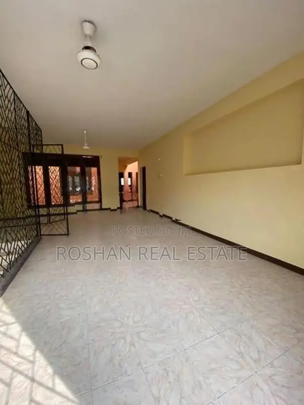 UNFURNISHED THREE UNITS HOUSE FOR SALE COLOMBO 5 CHA2891