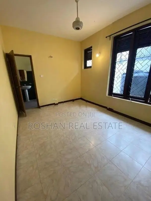 UNFURNISHED THREE UNITS HOUSE FOR SALE COLOMBO 5 CHA2891