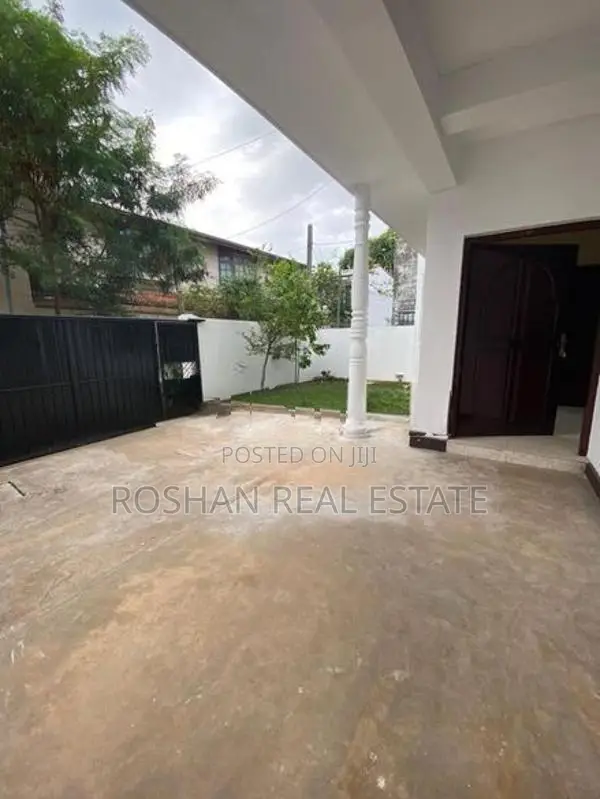 UNFURNISHED THREE UNITS HOUSE FOR SALE COLOMBO 5 CHA2891