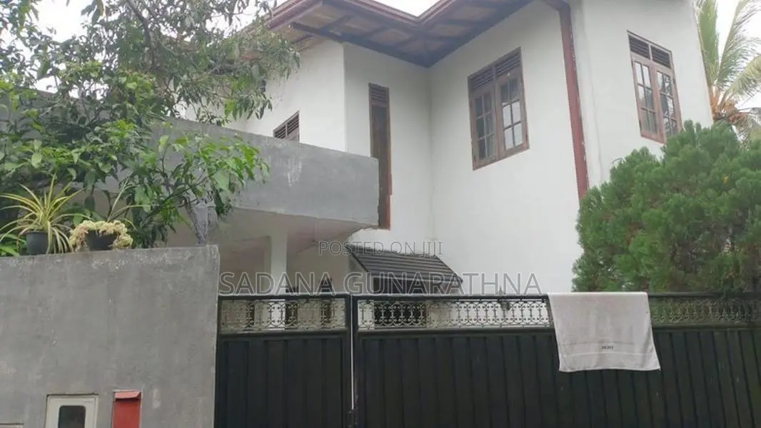 Modern luxury two-storied house for rent in Pitipana South