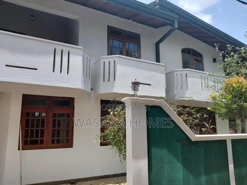 Excellent House for Sale Borelesgamuwa