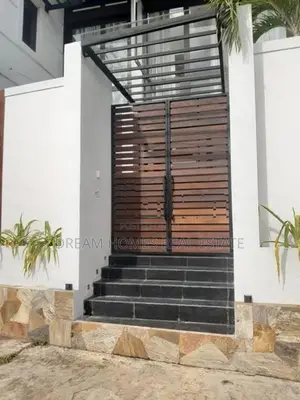 Fully Furnished 4BR Luxury House with Pool – Battaramulla