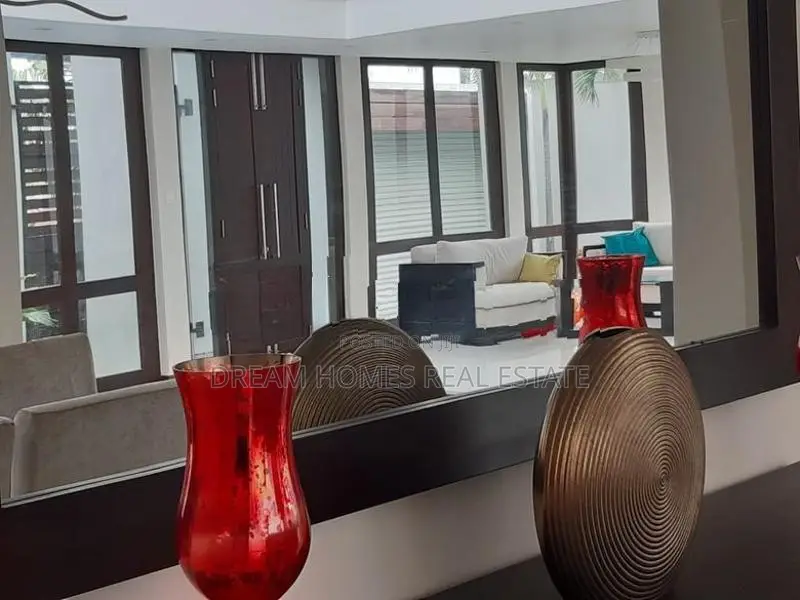 Fully Furnished 4BR Luxury House with Pool – Battaramulla