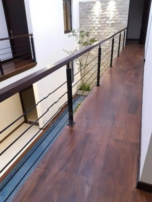 Fully Furnished 4BR Luxury House with Pool – Battaramulla