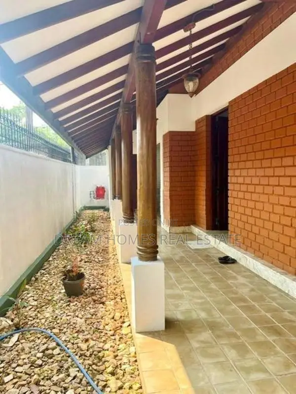 Well-Maintained 4 Br House – Mount Lavinia
