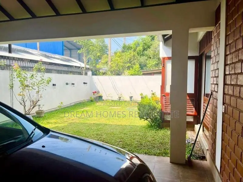 Well-Maintained 4 Br House – Mount Lavinia