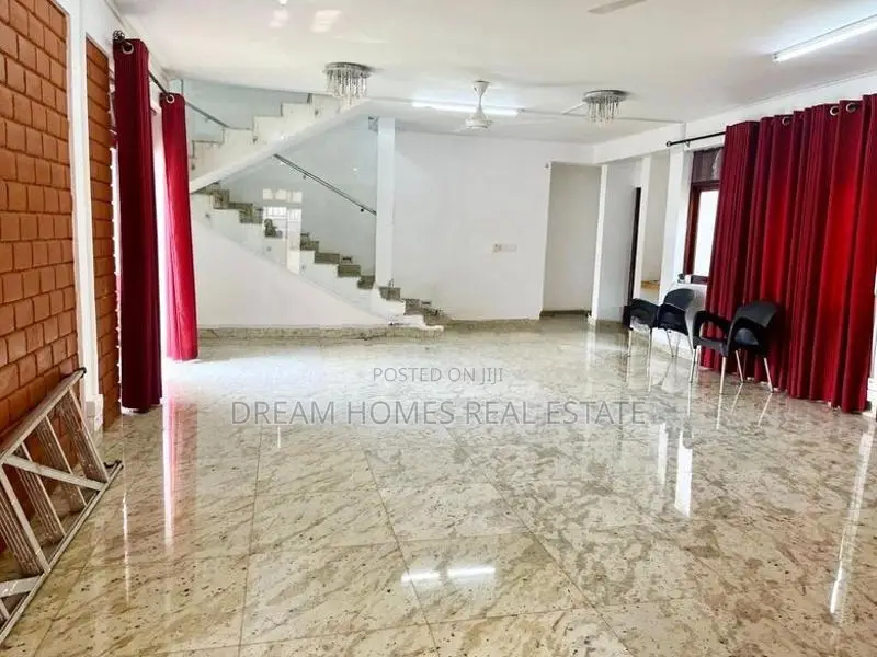 Well-Maintained 4 Br House – Mount Lavinia