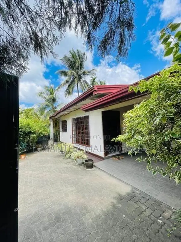 14 perch single storey houses for sale in Athurugiriya