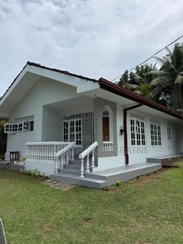 House for sale in Bandaragama-Kalutara Road (Moronthuduwa)