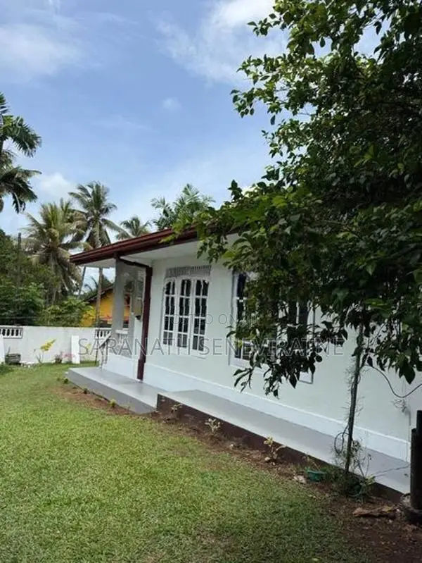 House for sale in Bandaragama-Kalutara Road (Moronthuduwa)
