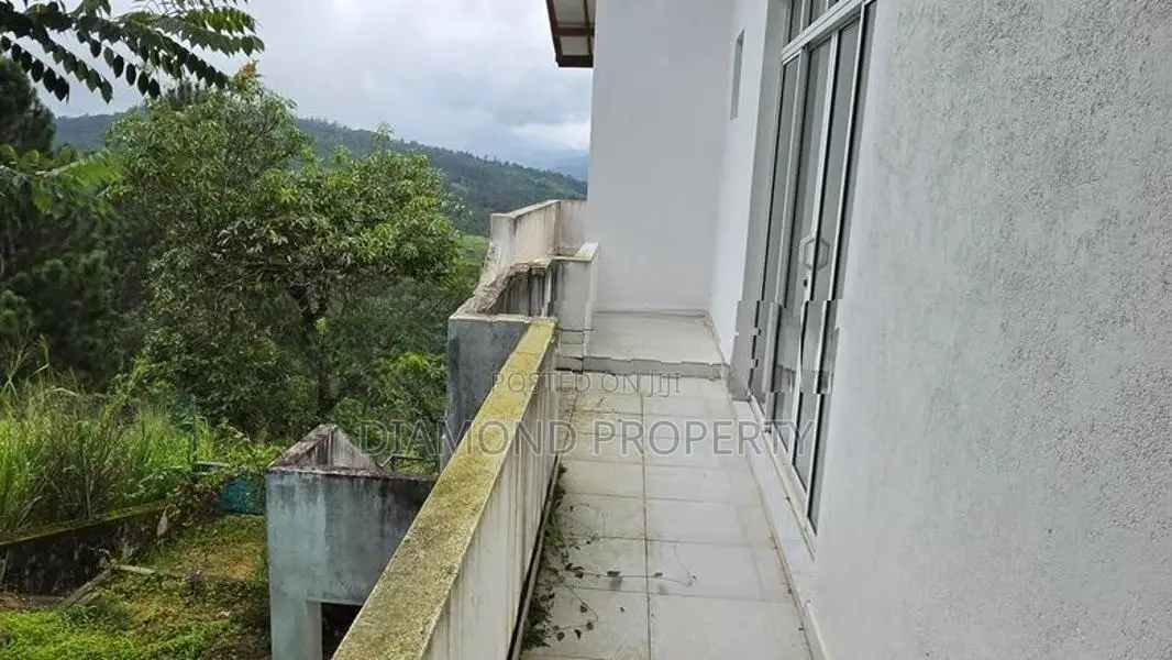 Hotel for Sale in Pussellawa