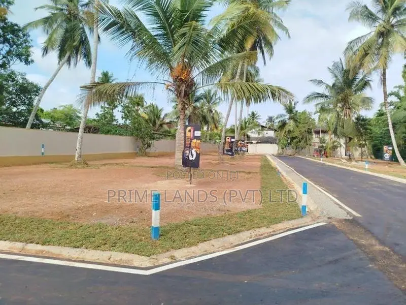 බොකුන්දර හන්දියට ආසන්නව බිම් කොටස් විකිණීමට