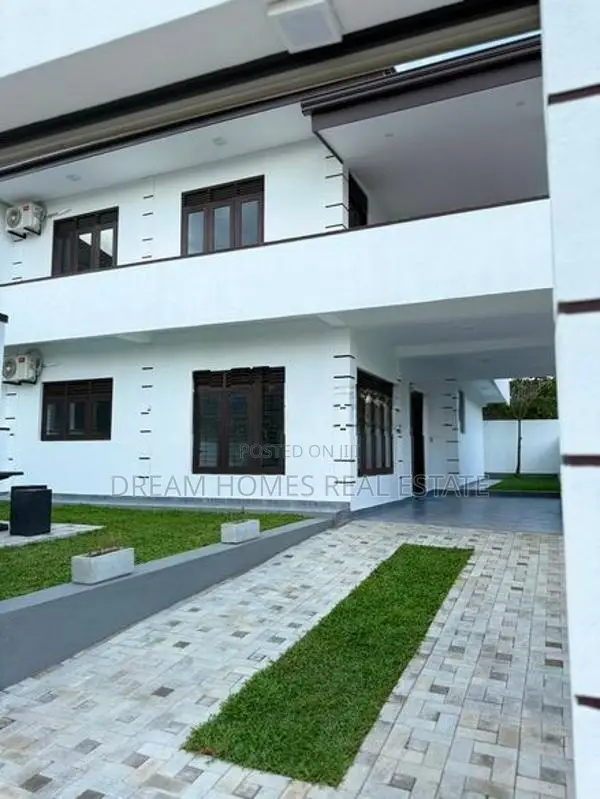Brand New Luxury 4-Bedroom House for Sale in Madapatha, Piliyandala