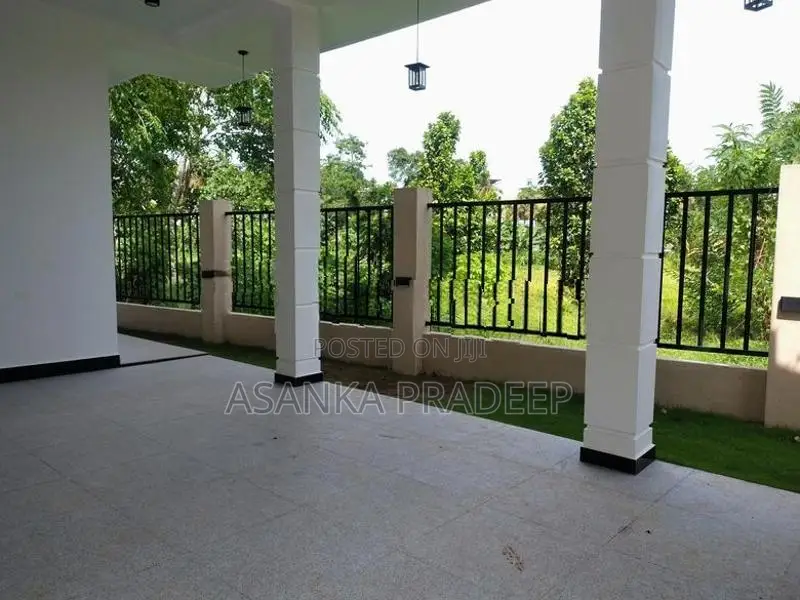 වෙල්‍යායකට මුහුන්ලා පිහිටි අලුතින්ම ඉදිකරන ලද දෙමහල් නිවස විකිනීමටhii8