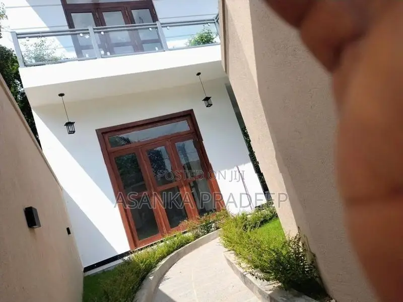 වෙල්‍යායකට මුහුන්ලා පිහිටි අලුතින්ම ඉදිකරන ලද දෙමහල් නිවස විකිනීමටhii8