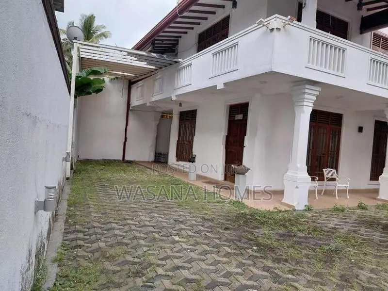 Excellent House for Sale Borelesgamuwa