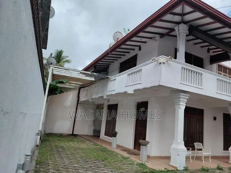Excellent House for Sale Borelesgamuwa