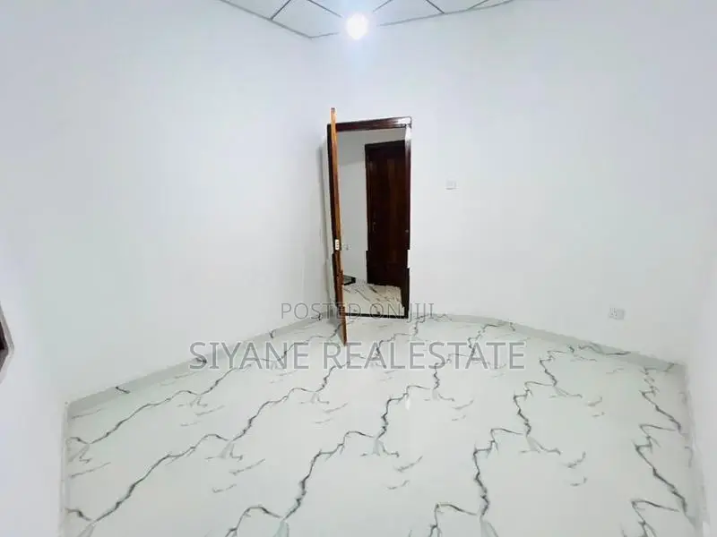 ගම්පහ මිරිස්වත්තට ආසන්නව අලුතින් ඉදිකල තනිමහල් නිවසක් විකිණීමට