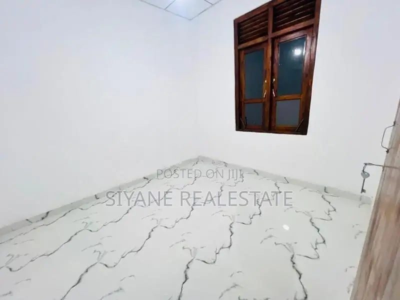 ගම්පහ මිරිස්වත්තට ආසන්නව අලුතින් ඉදිකල තනිමහල් නිවසක් විකිණීමට