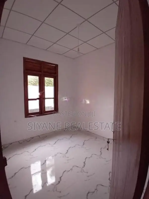 ගම්පහ මිරිස්වත්තට ආසන්නව අලුතින් ඉදිකල තනිමහල් නිවසක් විකිණීමට