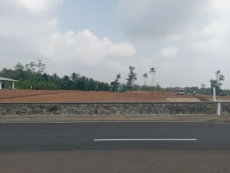 හෝමාගමට ලඟින් අගනා ඉඩමක්