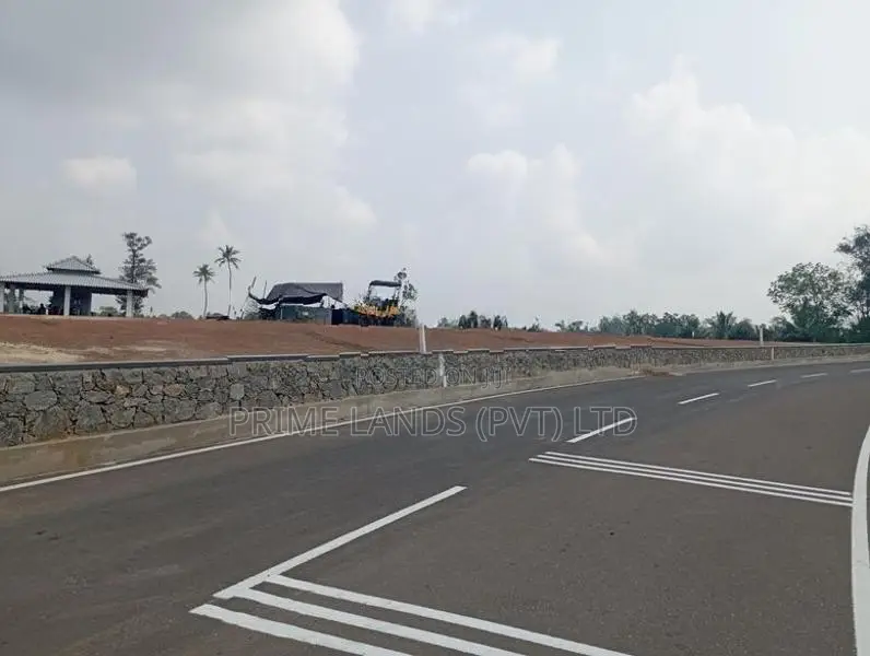 10 km to kottawa town