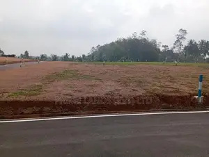 මහරගම හොරන බස් පාරට ලඟින් වටිනා ඉඩමක්