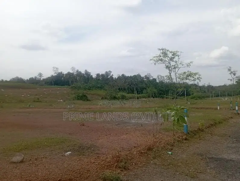 කිරිවත්තුඩුව හන්දියට ලඟින් අගනා ඉඩමක්