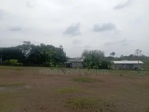 කලුතර කොලඹ දිස්ත්‍රික් වෙන්වන මායිමේ අගනා බිම්කොටස්