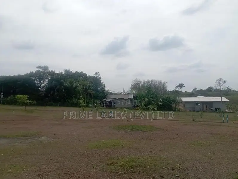 කලුතර කොලඹ දිස්ත්‍රික් වෙන්වන මායිමේ අගනා බිම්කොටස්