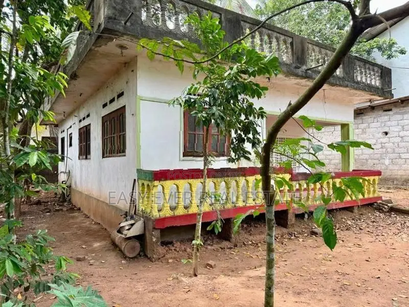 කඩවත කොස්සින්නෙන් පර්චස් 15ක ඉඩම සමග නිවස සහ කඩ කාමරය විකිණීමට