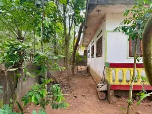 කඩවත කොස්සින්නෙන් පර්චස් 15ක ඉඩම සමග නිවස සහ කඩ කාමරය විකිණීමට