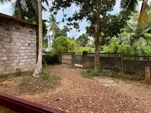 කඩවත කොස්සින්නෙන් පර්චස් 15ක ඉඩම සමග නිවස සහ කඩ කාමරය විකිණීමට