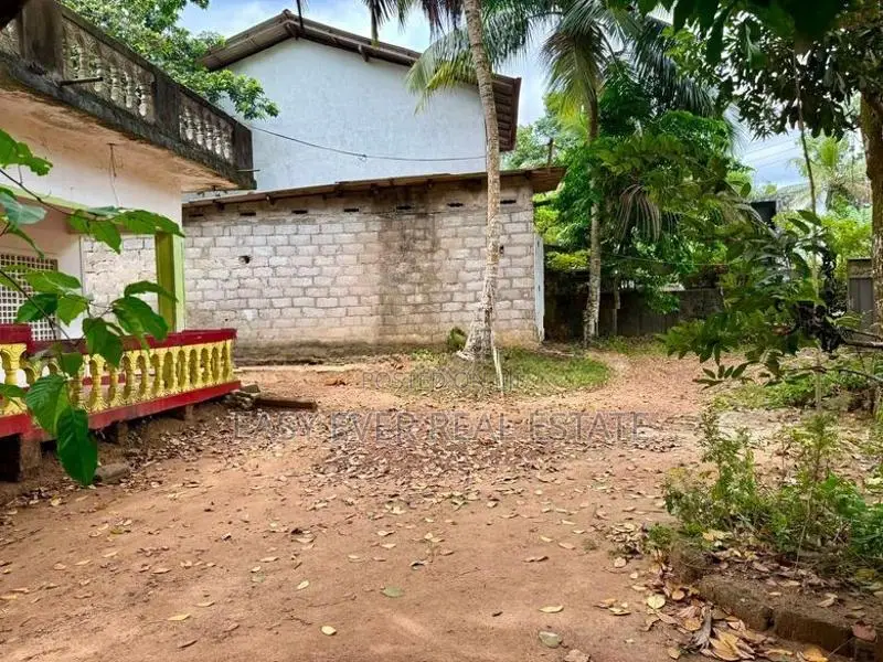 කඩවත කොස්සින්නෙන් පර්චස් 15ක ඉඩම සමග නිවස සහ කඩ කාමරය විකිණීමට
