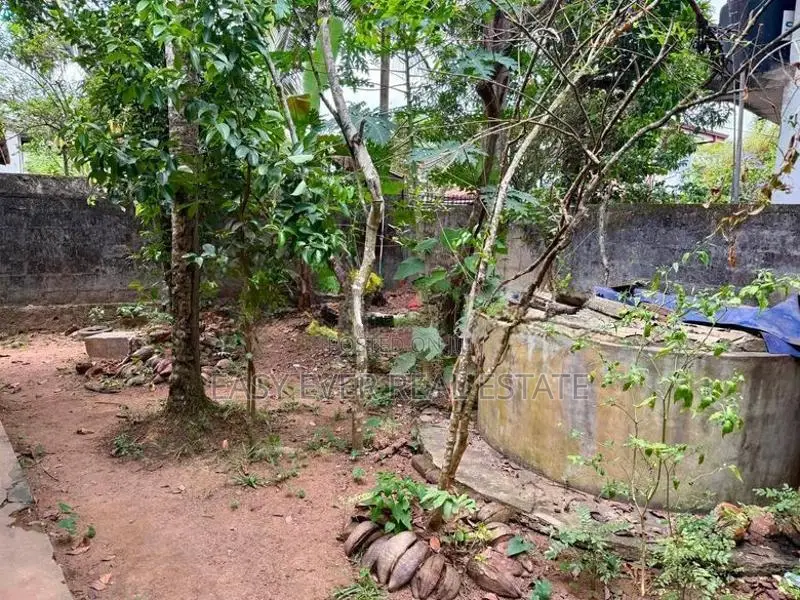 කඩවත කොස්සින්නෙන් පර්චස් 15ක ඉඩම සමග නිවස සහ කඩ කාමරය විකිණීමට