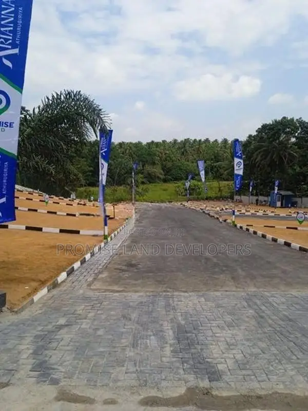 Land for sale in Athurugiriya C33
