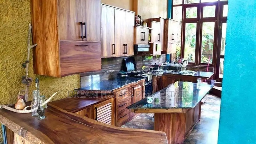 4-Story Tourism-Approved 4BR House in Battaramulla